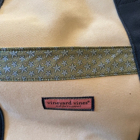 Gently used limited edition vineyard vines starfish canvas travel duffle bag! - Picture 4 of 6